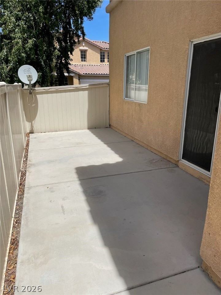 951 Cantabria Heights Ave - Photo 2 of 11