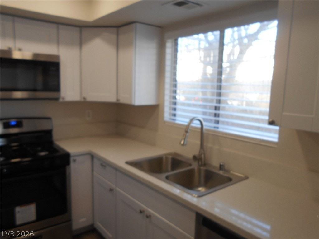 3865 Fitzpatrick Dr - Photo 4 of 13