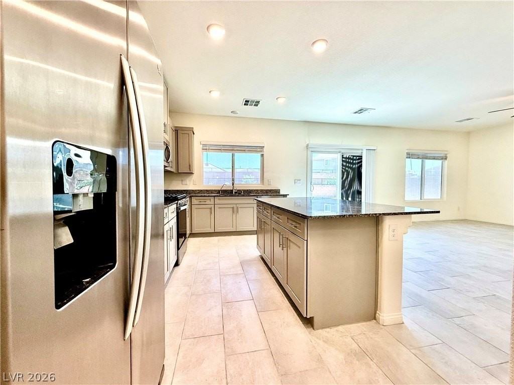 1841 James Creek Dr - Photo 3 of 18