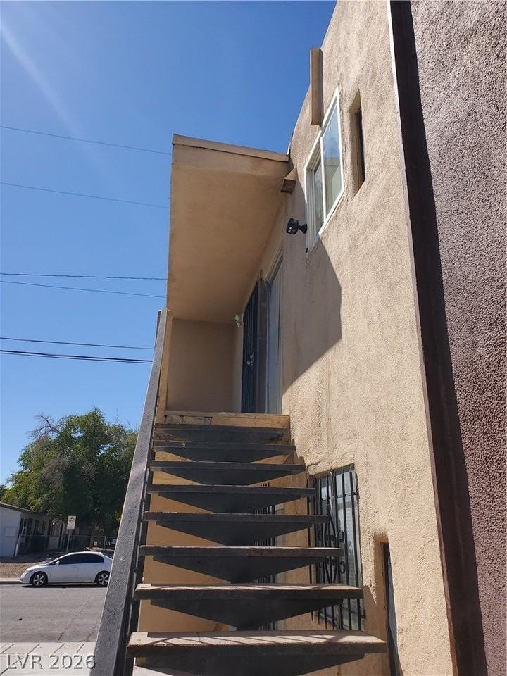 1324 N 22nd St #1 - Photo 7 of 9