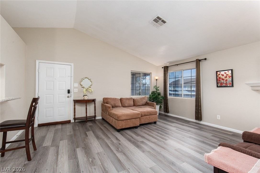 5370 Angler Cir #202 - Photo 5 of 23