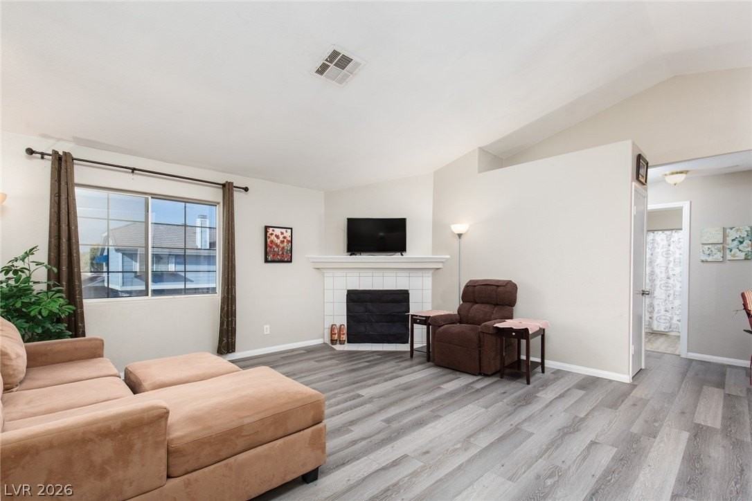 5370 Angler Cir #202 - Photo 6 of 23