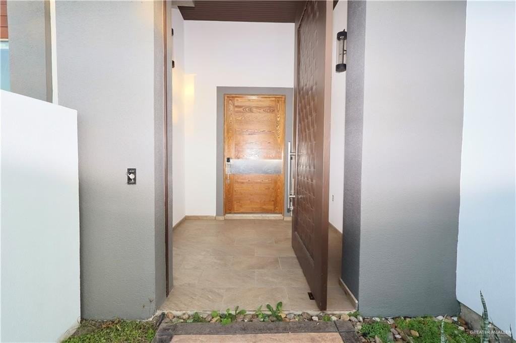 302 Grovewood Ave - Photo 4 of 28