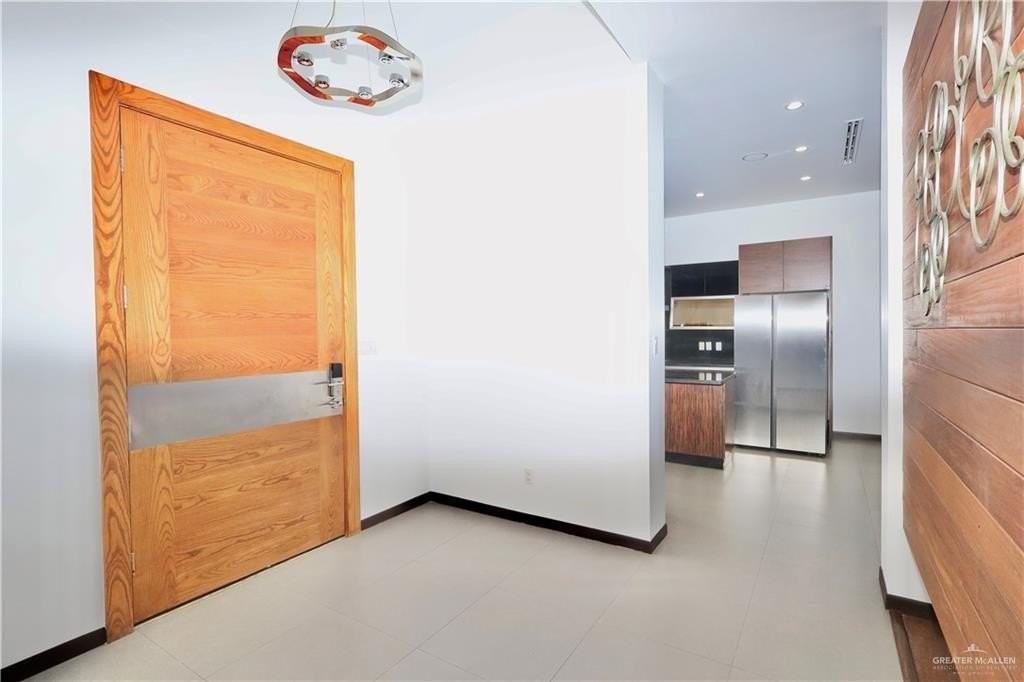 302 Grovewood Ave - Photo 5 of 28