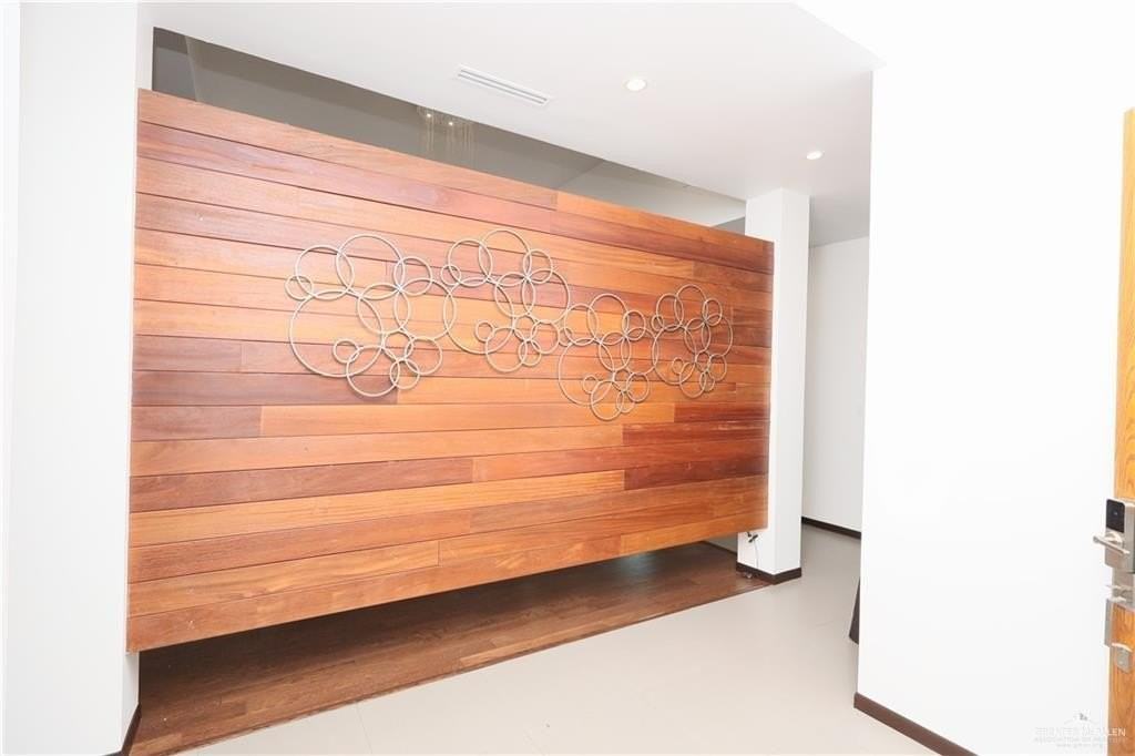 302 Grovewood Ave - Photo 6 of 28