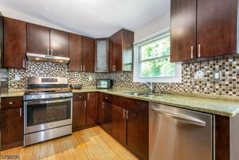 19 Southwynde Dr - Photo 3 of 23