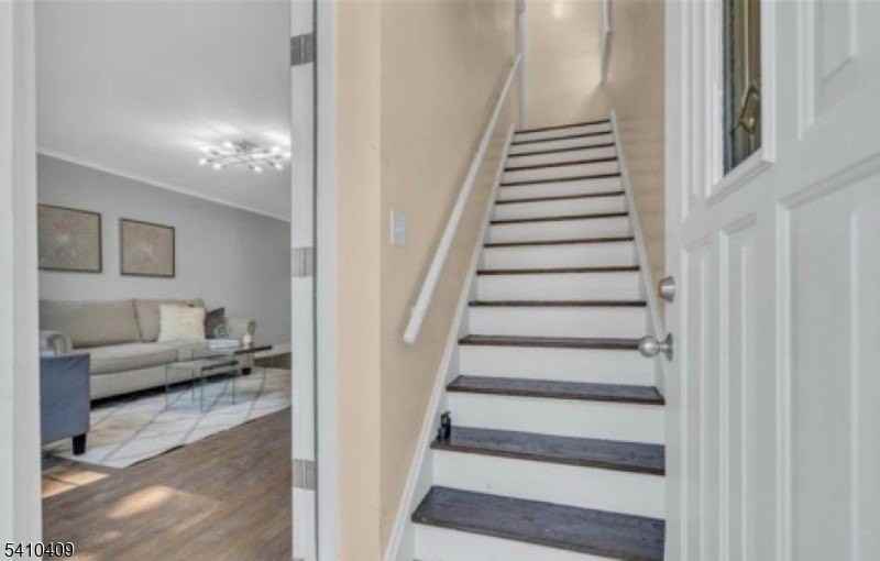 83 Sheridan Street - Photo 4 of 9