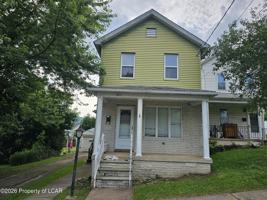 featured image of 211 N Everett Ave