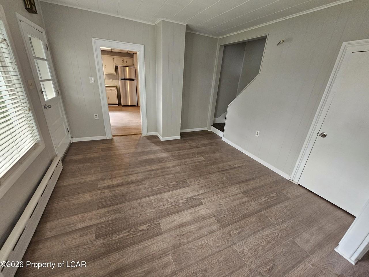 211 N Everett Ave - Photo 6 of 28