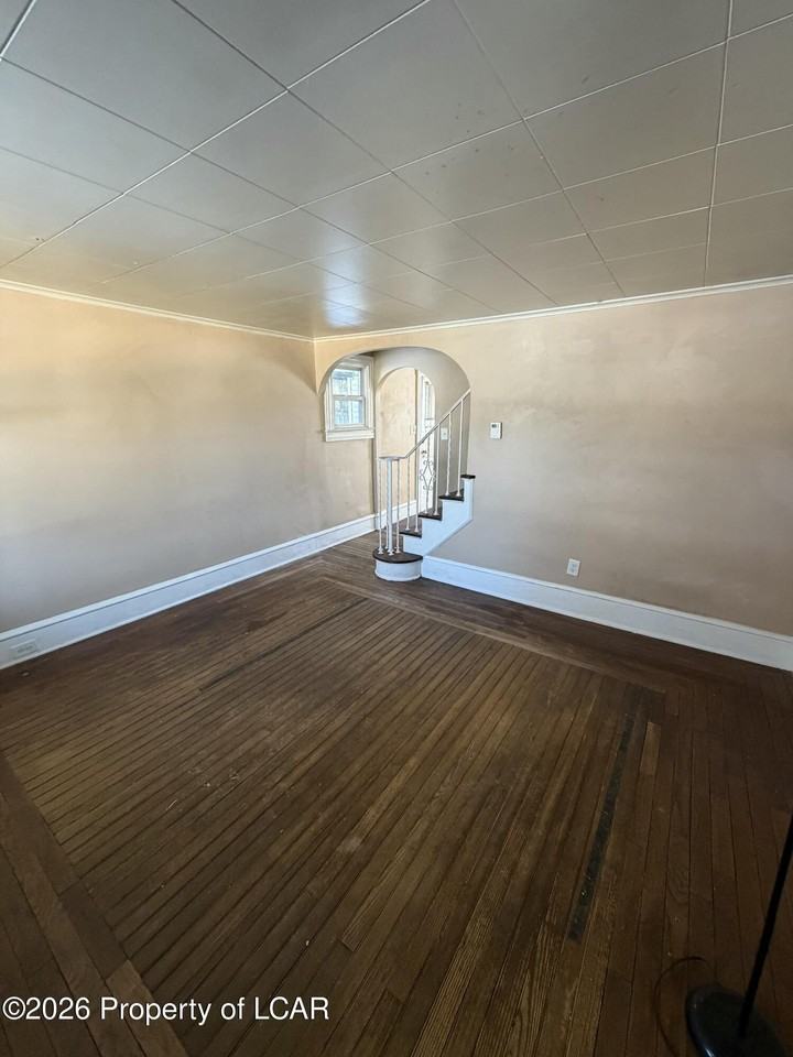 40 Almond St - Photo 4 of 13