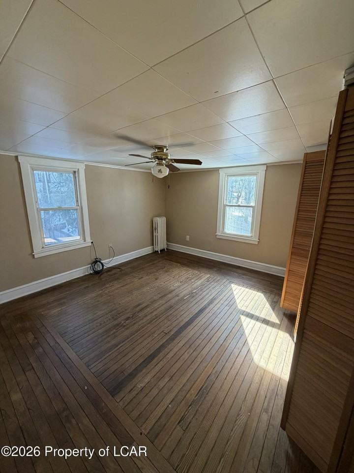 40 Almond St - Photo 6 of 13