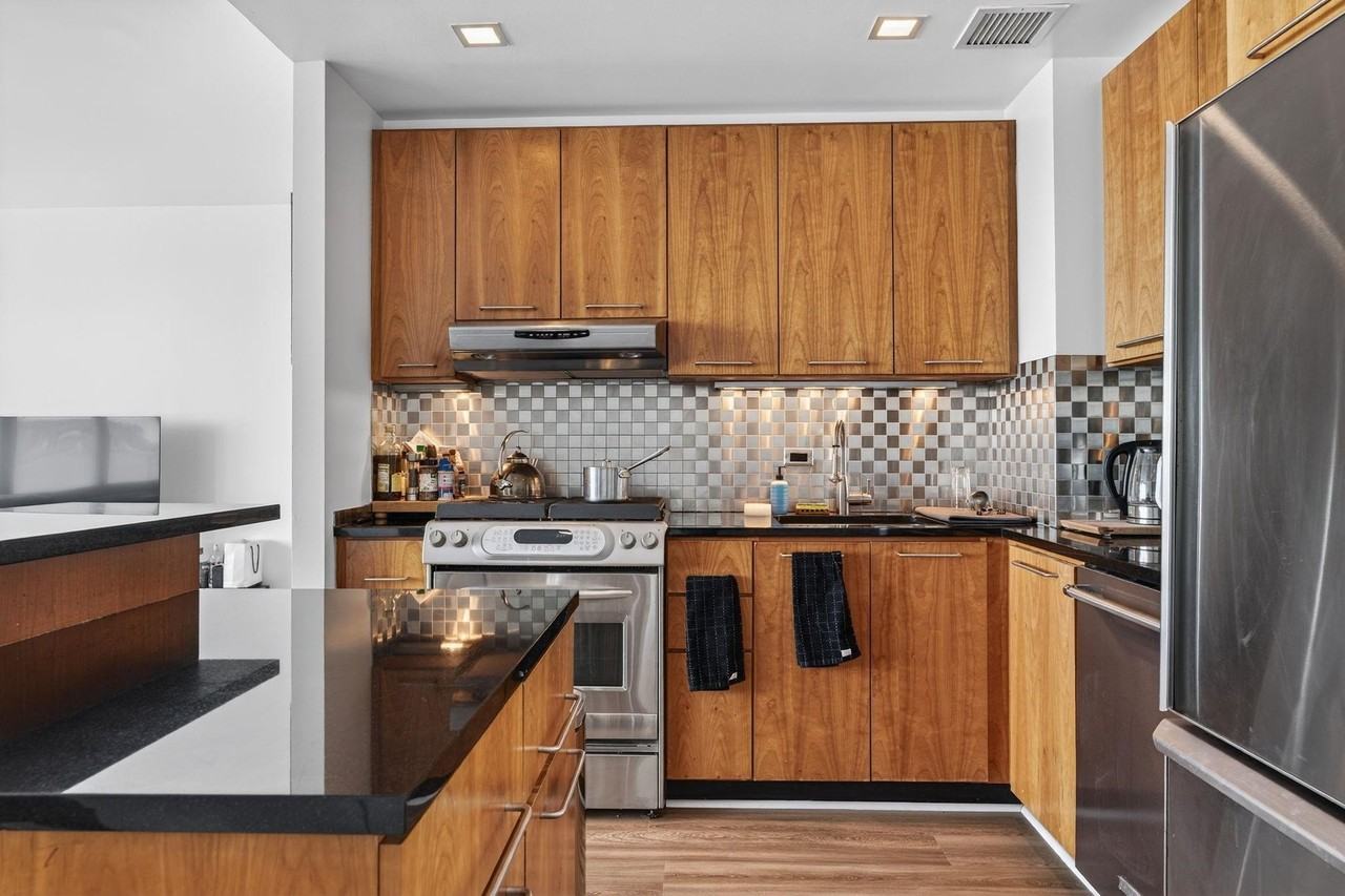 25 Hudson St #709 - Photo 3 of 23