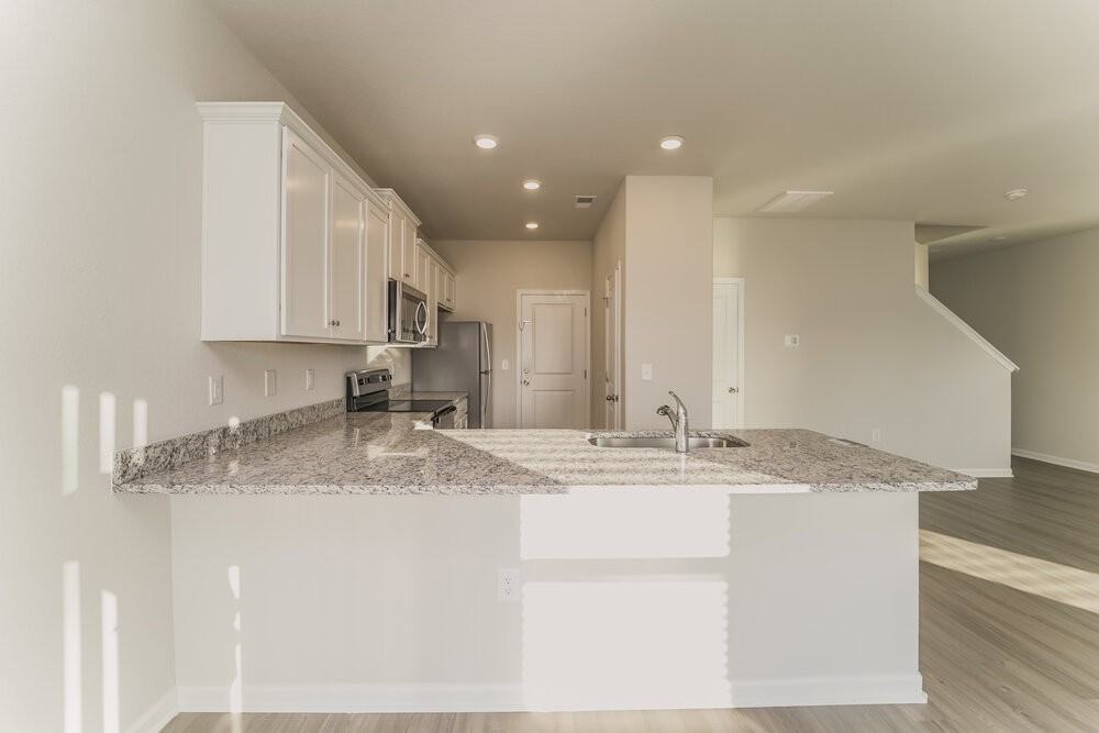 8005 Moose Creek Dr - Photo 7 of 17