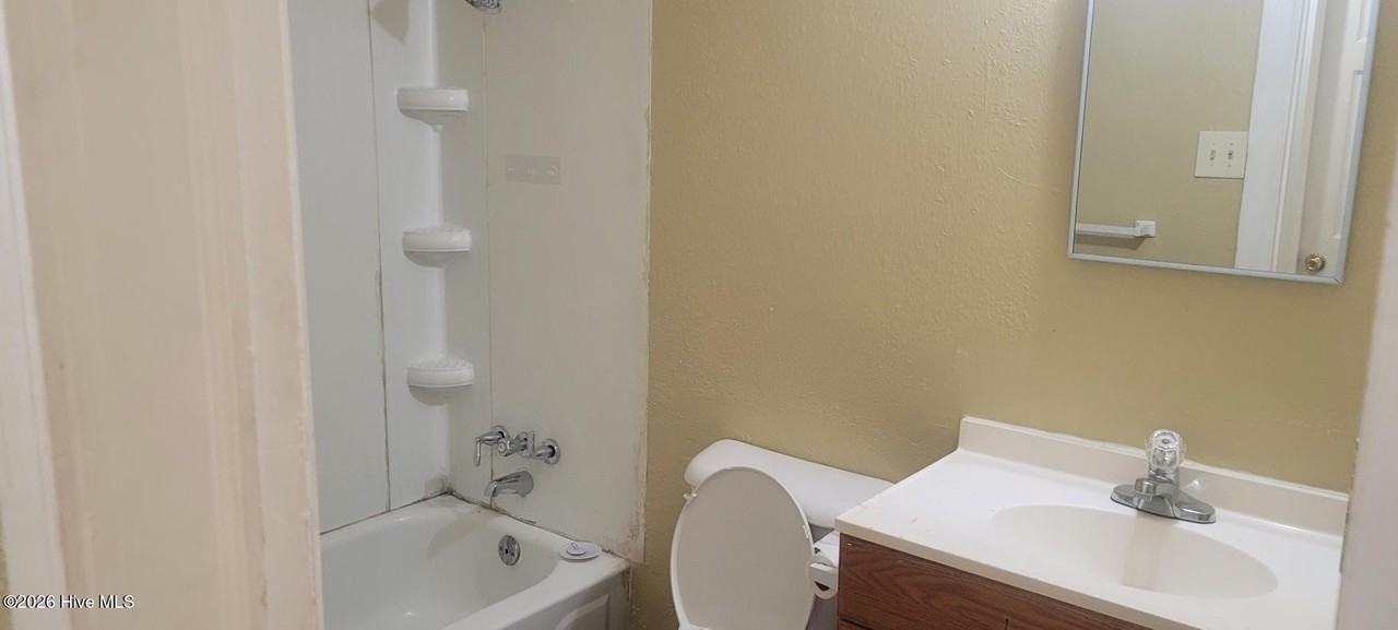 415 Bell St - Photo 7 of 8