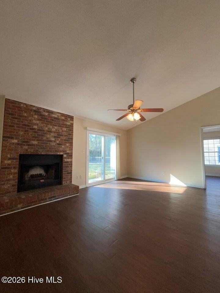 2119 Rolling Ridge Dr - Photo 3 of 17