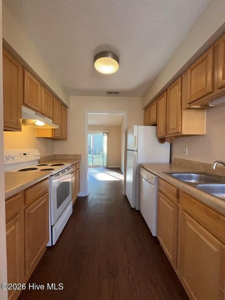 2119 Rolling Ridge Dr - Photo 5 of 17