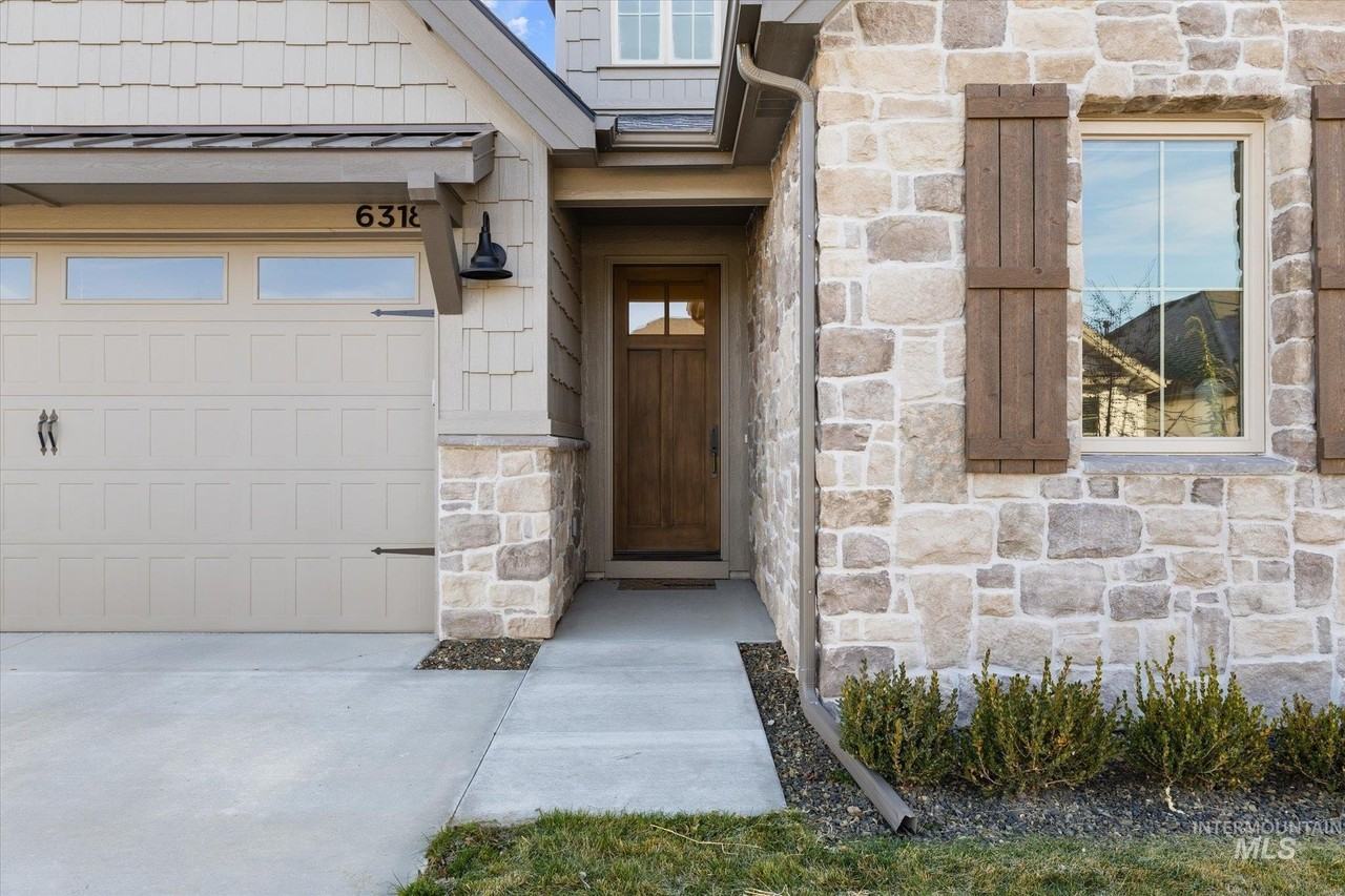 6318 S Utmost Ln - Photo 3 of 36