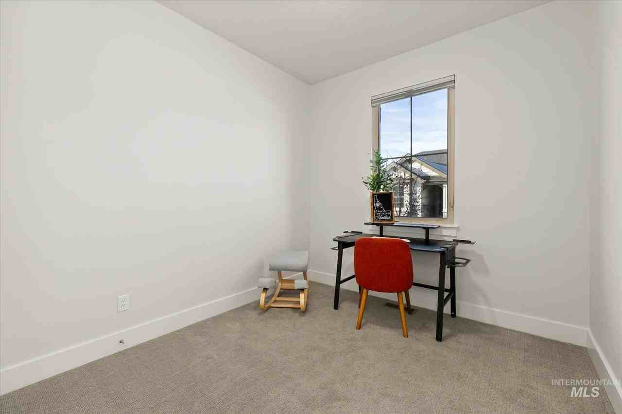 6318 S Utmost Ln - Photo 5 of 36