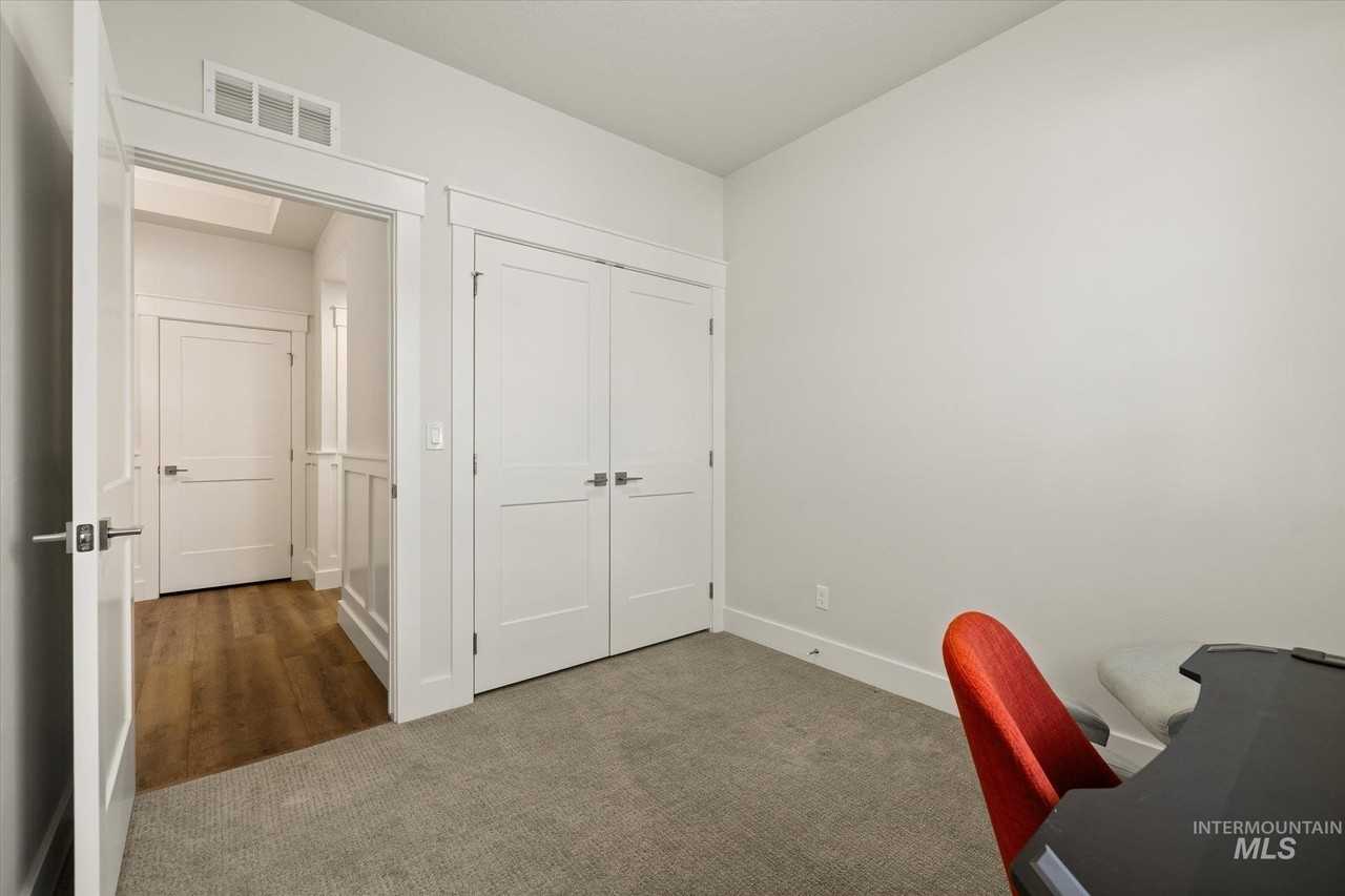 6318 S Utmost Ln - Photo 6 of 36