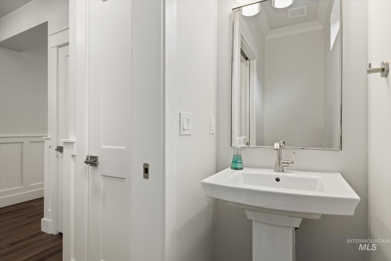 6318 S Utmost Ln - Photo 7 of 36