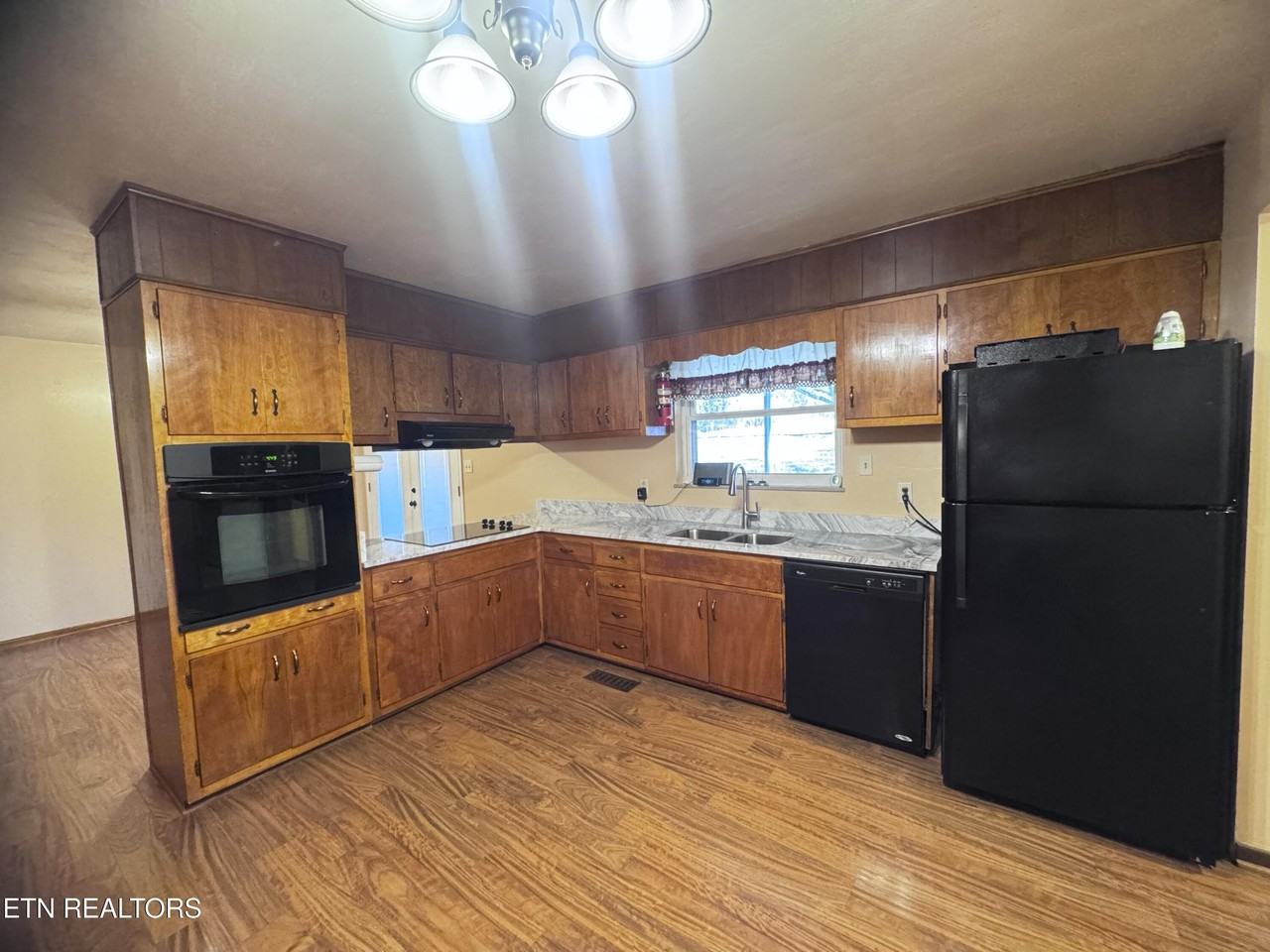 2743 Big Springs Rd - Photo 6 of 25