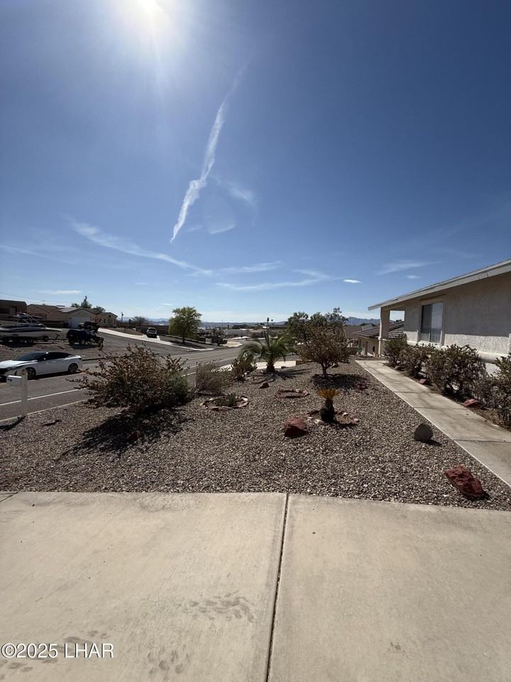 2341 Rainbow Ave N - Photo 5 of 15