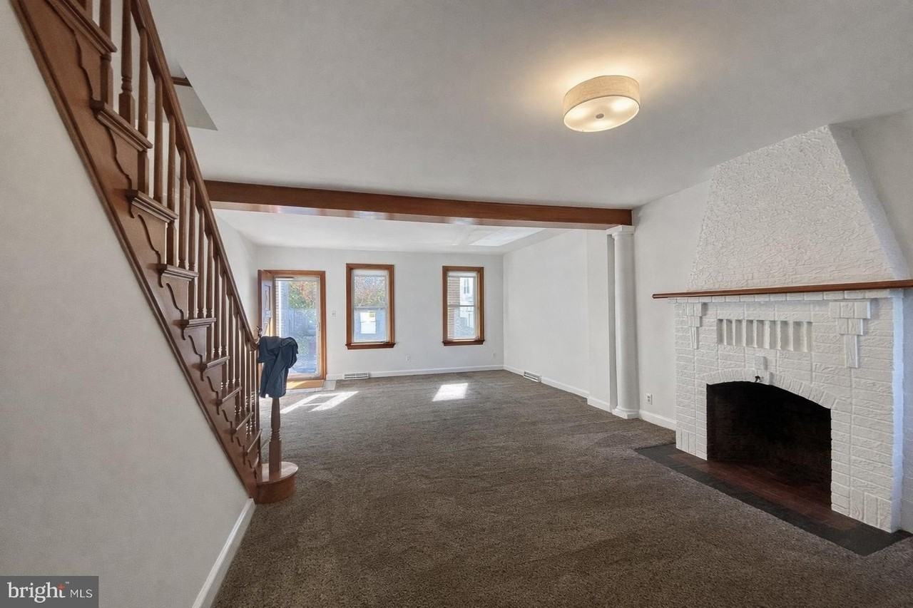 601 Hawley St - Photo 3 of 5