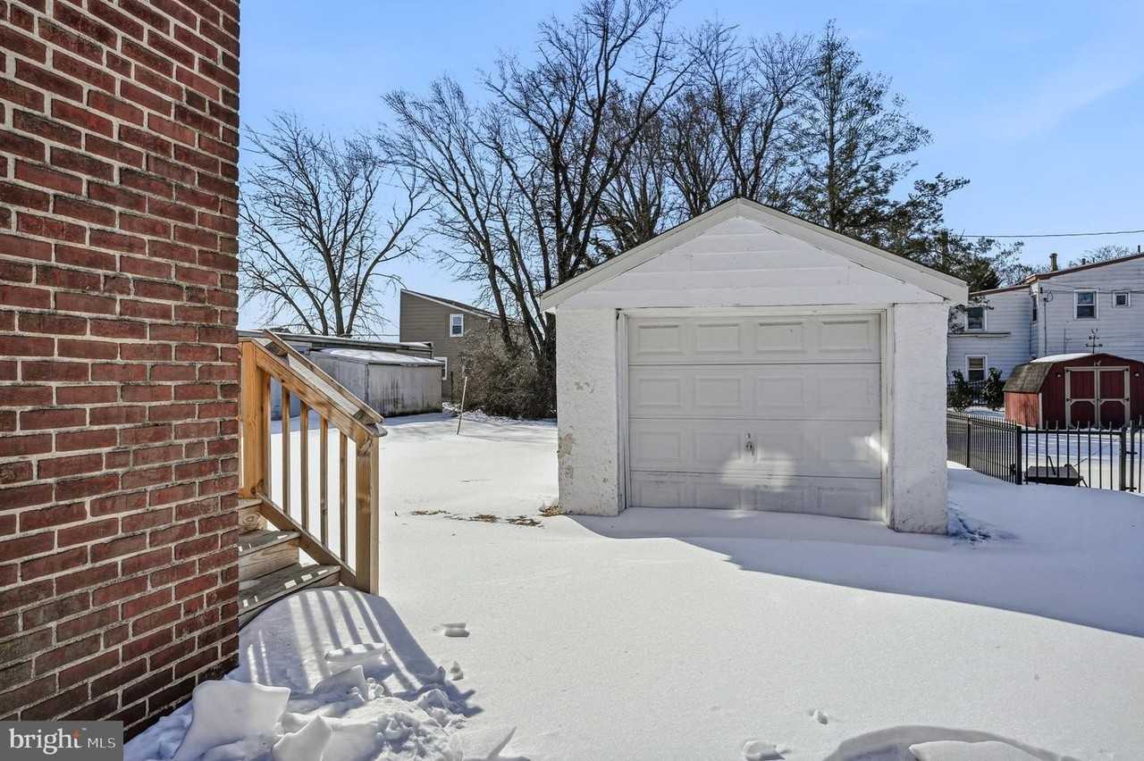 816 Washington St - Photo 2 of 17