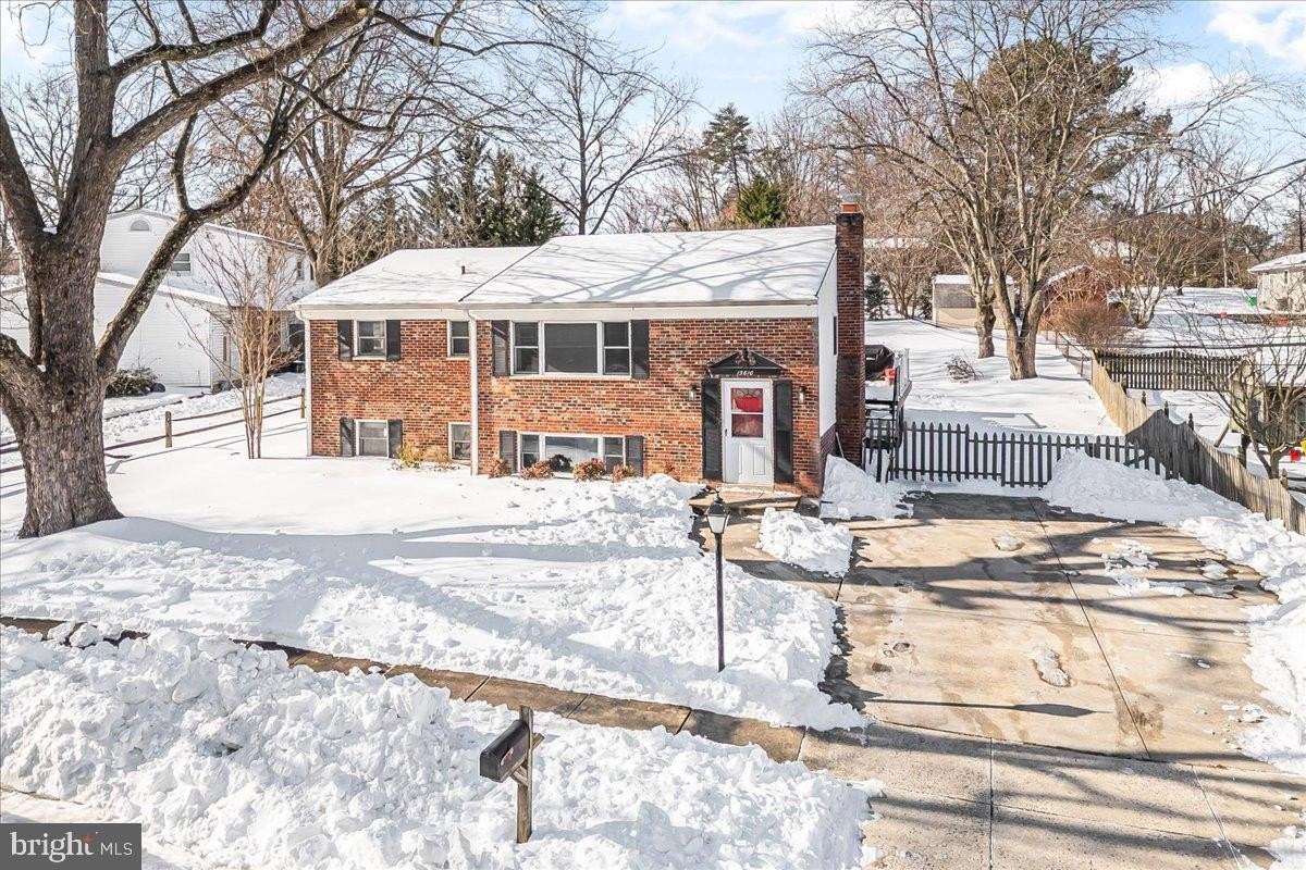 15610 Bounds Ave - Photo 2 of 28