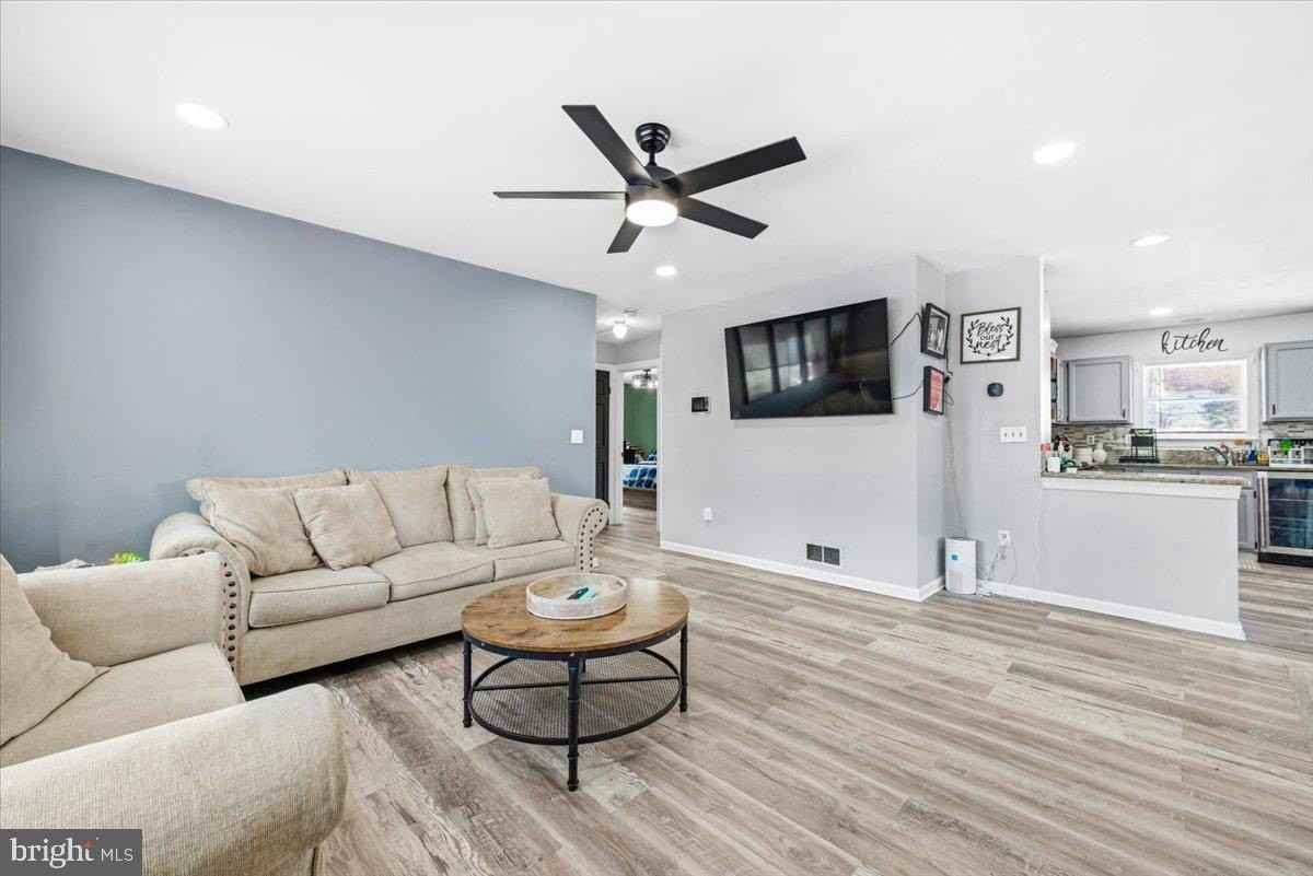 15610 Bounds Ave - Photo 5 of 28