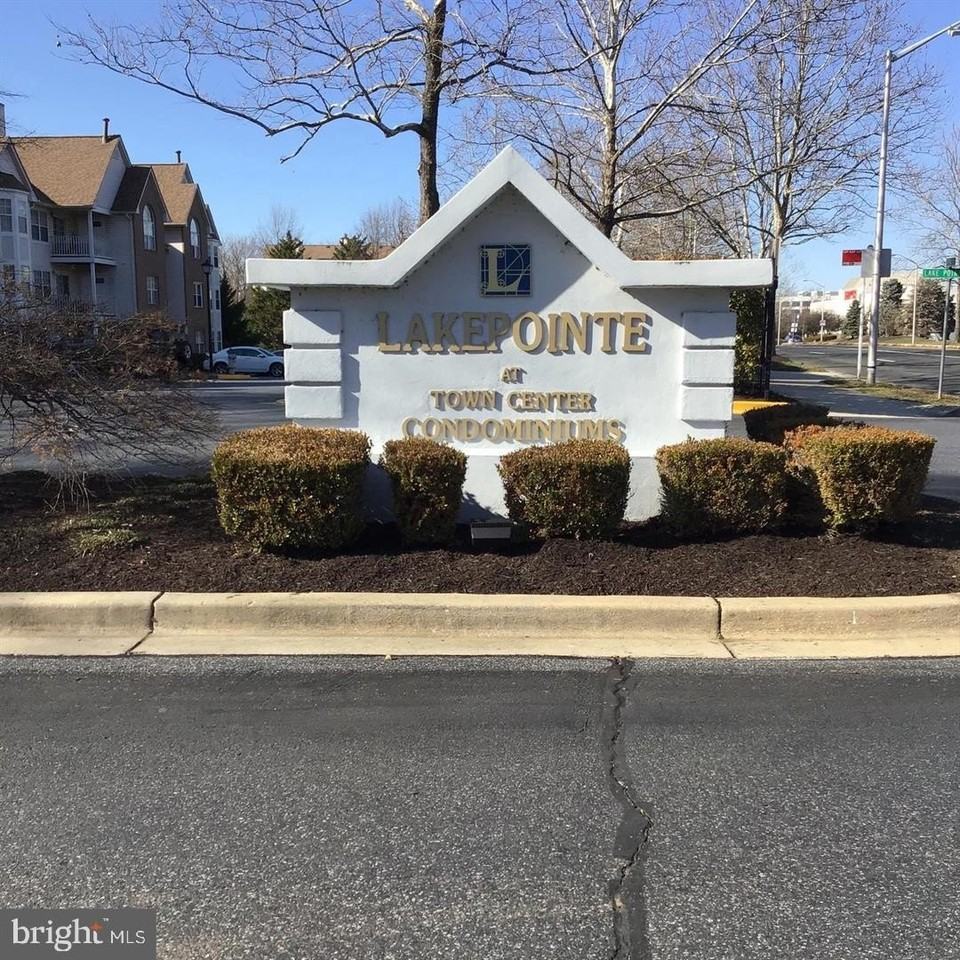 9708 Lake Pointe Ct - Photo 2 of 18