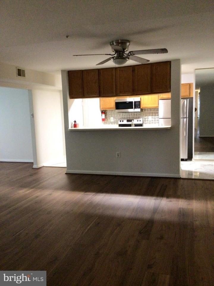 9708 Lake Pointe Ct - Photo 4 of 18