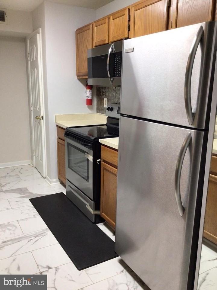 9708 Lake Pointe Ct - Photo 5 of 18