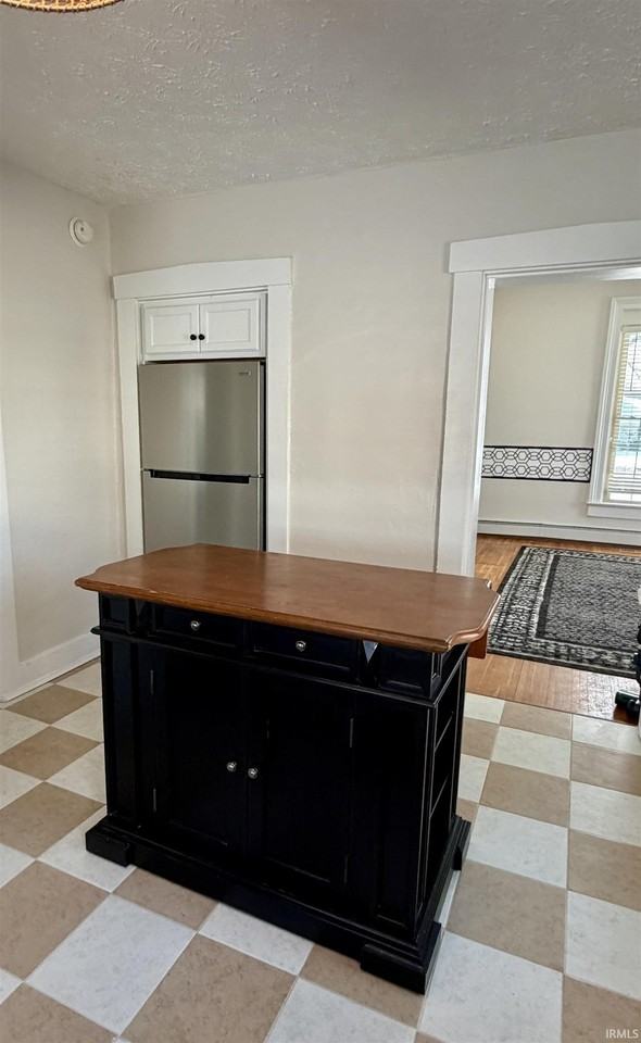 921 S Washington St - Photo 2 of 13