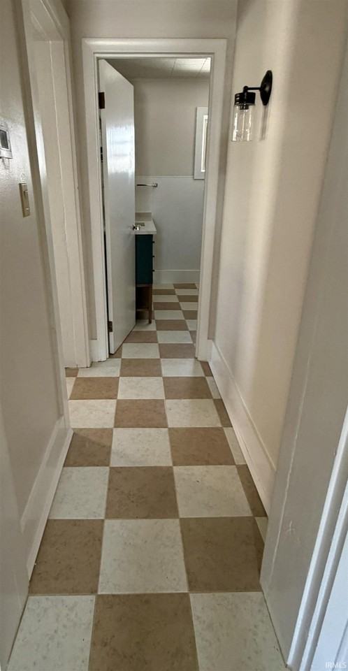 921 S Washington St - Photo 4 of 13