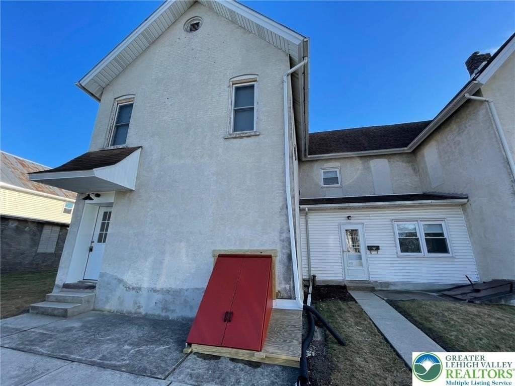 637 Washington Ave Apt 3 #3 - Photo 2 of 18