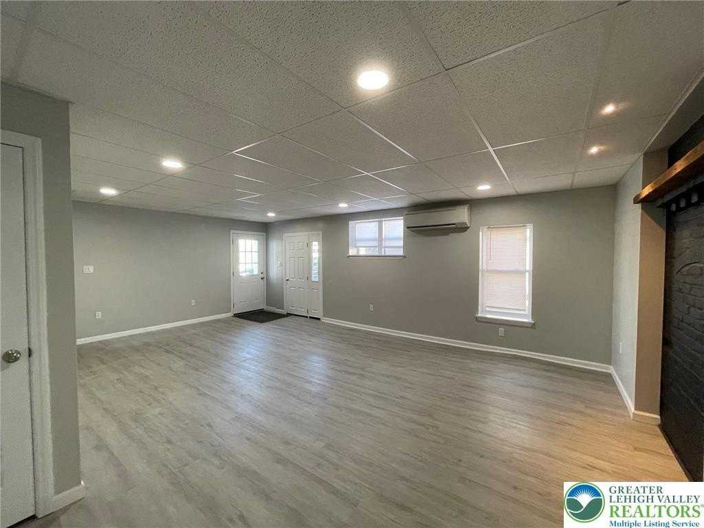 637 Washington Ave Apt 3 #3 - Photo 5 of 18