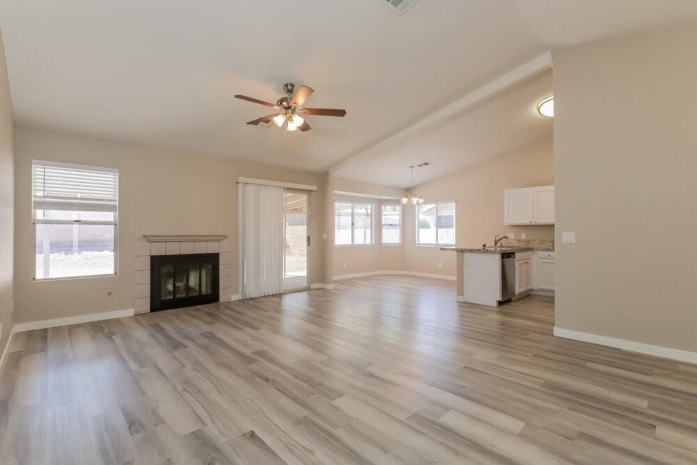 909 Dodge St - Photo 4 of 16