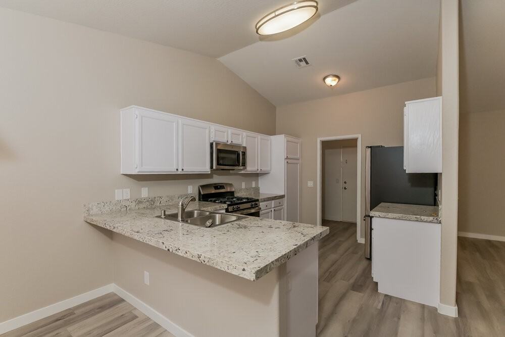 909 Dodge St - Photo 7 of 16