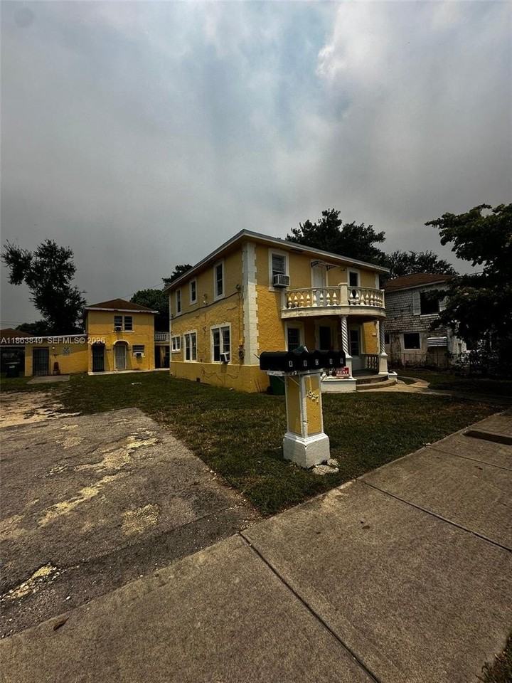 1925 Nw 56th St - Photo 3 of 27