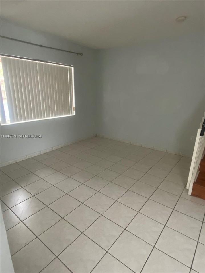 6256 Sw 139th Ave - Photo 3 of 30