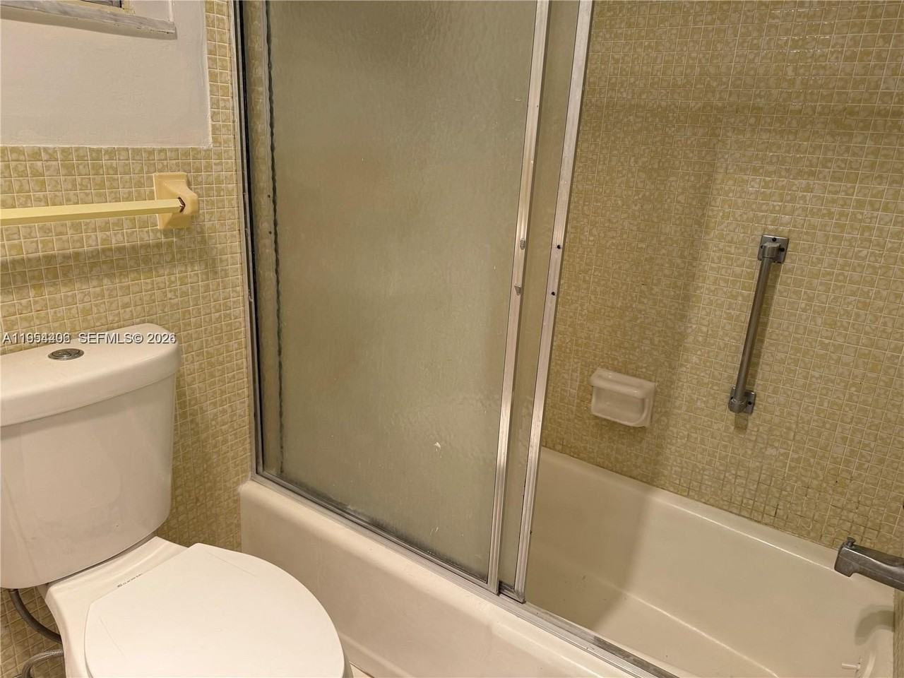 2800 Ne 203rd St #6 - Photo 5 of 17