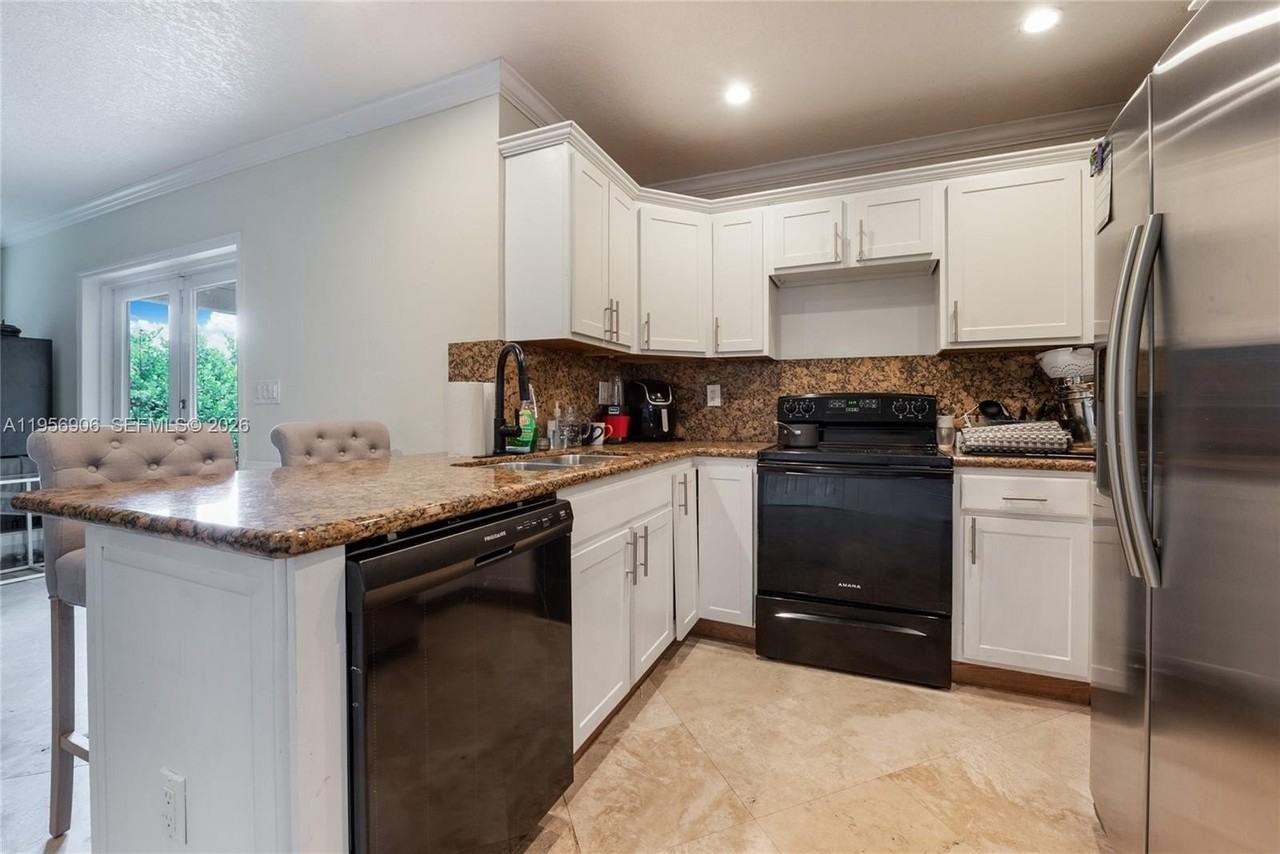 6881 Sw 27th St - Photo 3 of 12