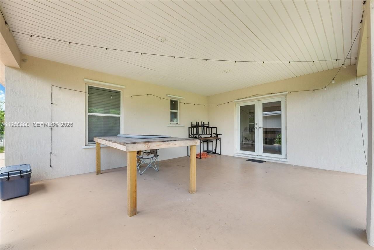 6881 Sw 27th St - Photo 5 of 12