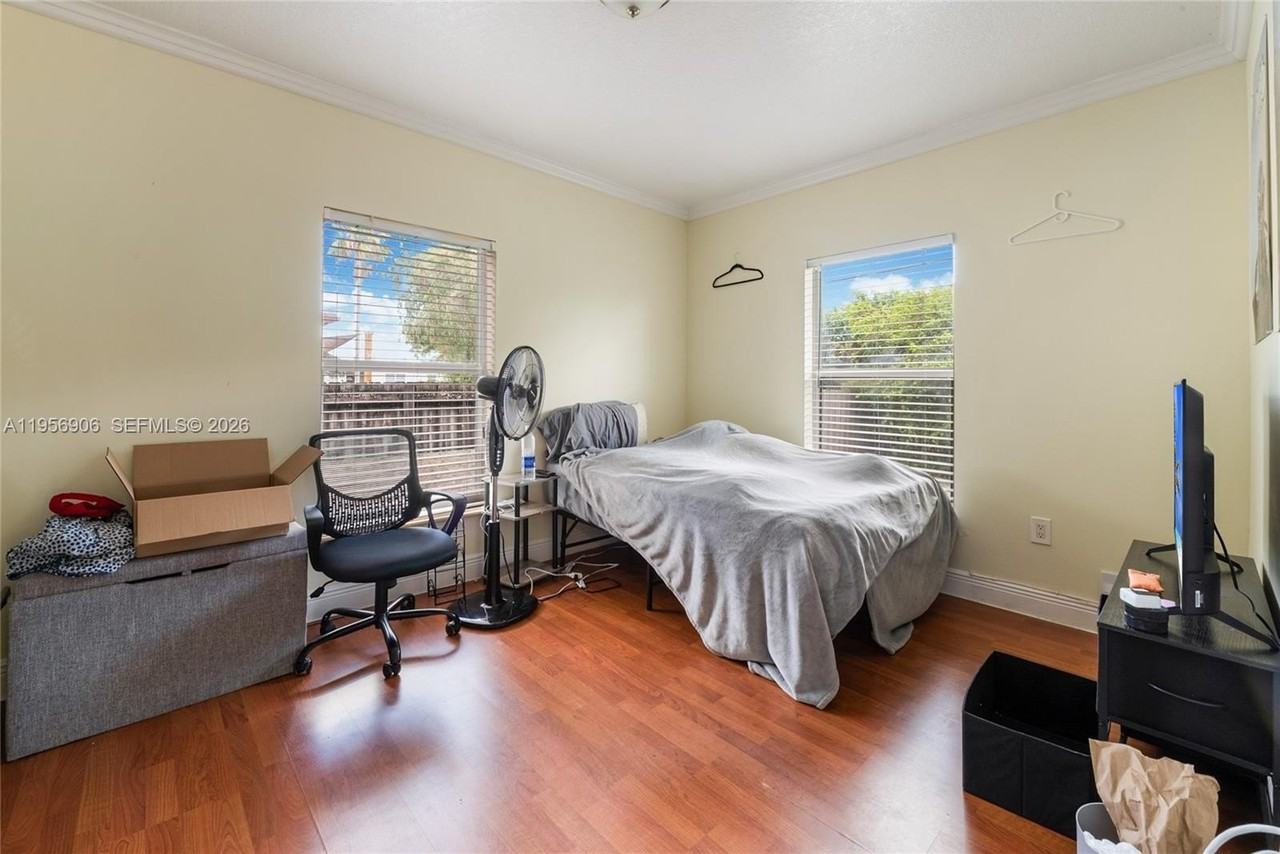 6881 Sw 27th St - Photo 6 of 12