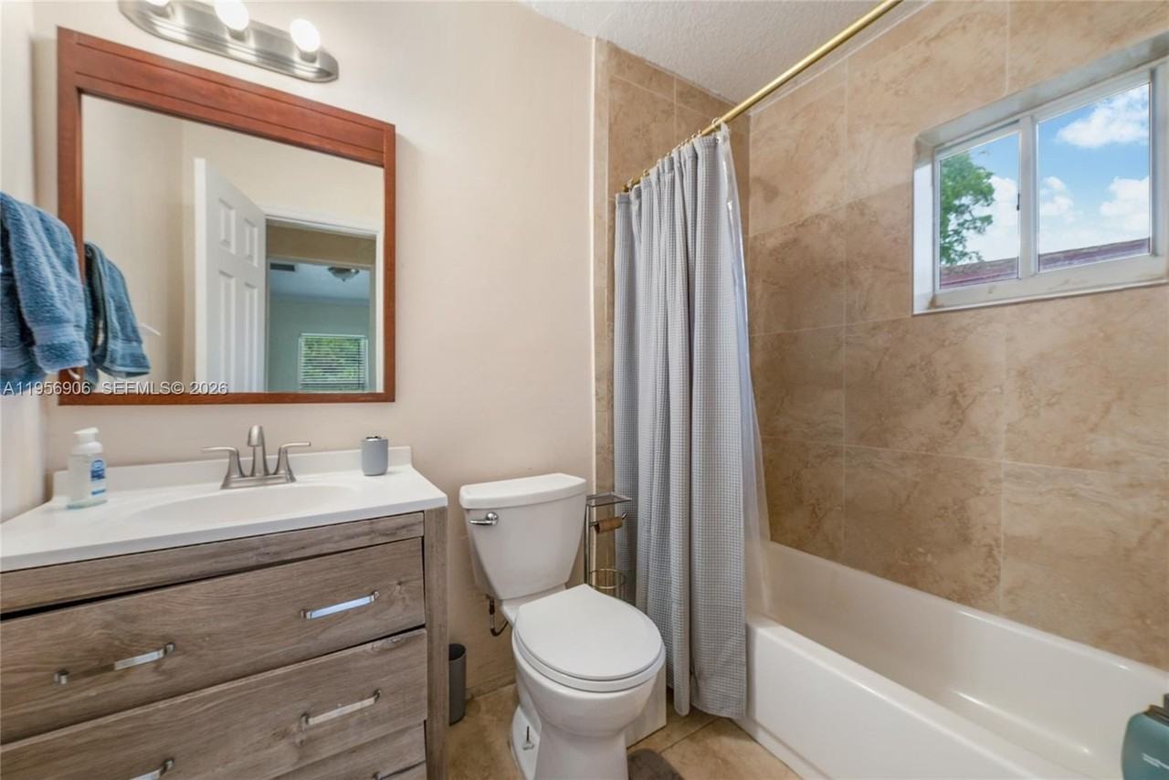 6881 Sw 27th St - Photo 7 of 12