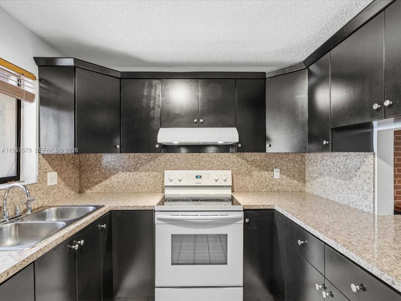 5020 Sw 40th Ave #5020 - Photo 3 of 14