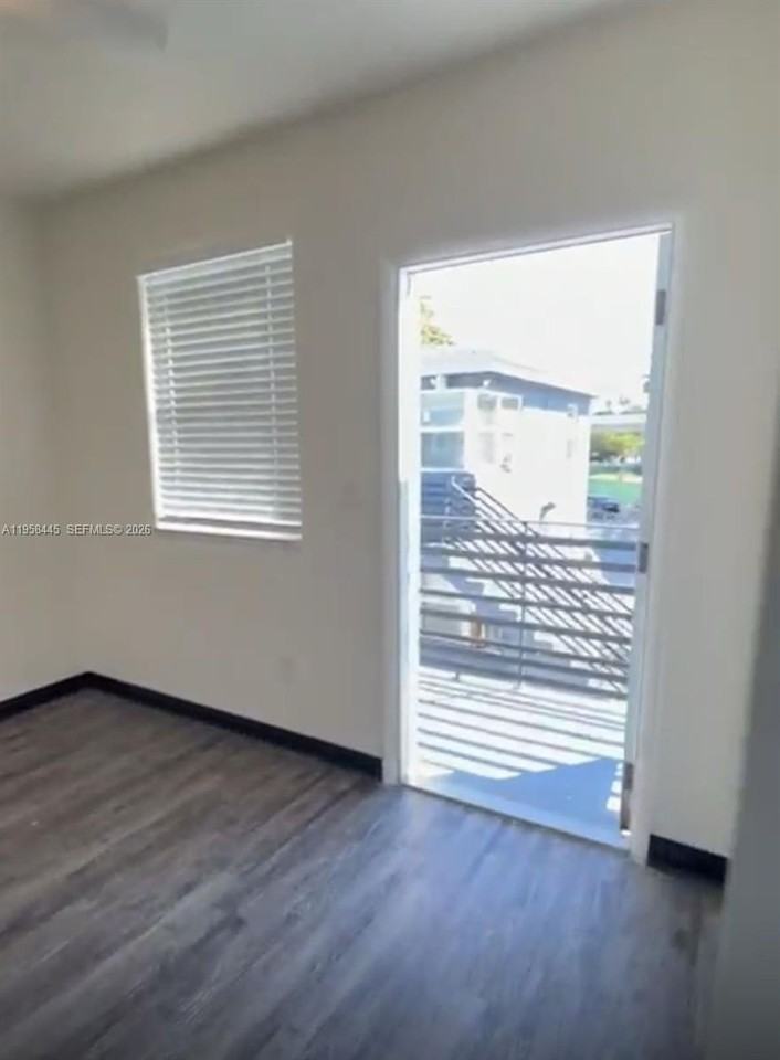 1191 Nw 8th Street Rd #07 - Photo 4 of 9