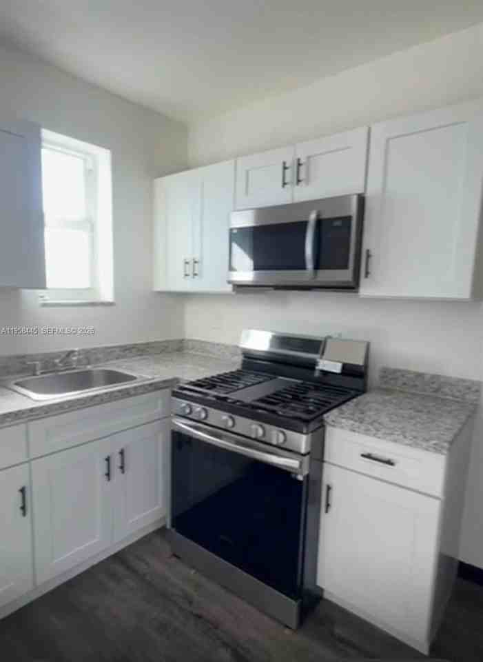 1191 Nw 8th Street Rd #07 - Photo 6 of 9