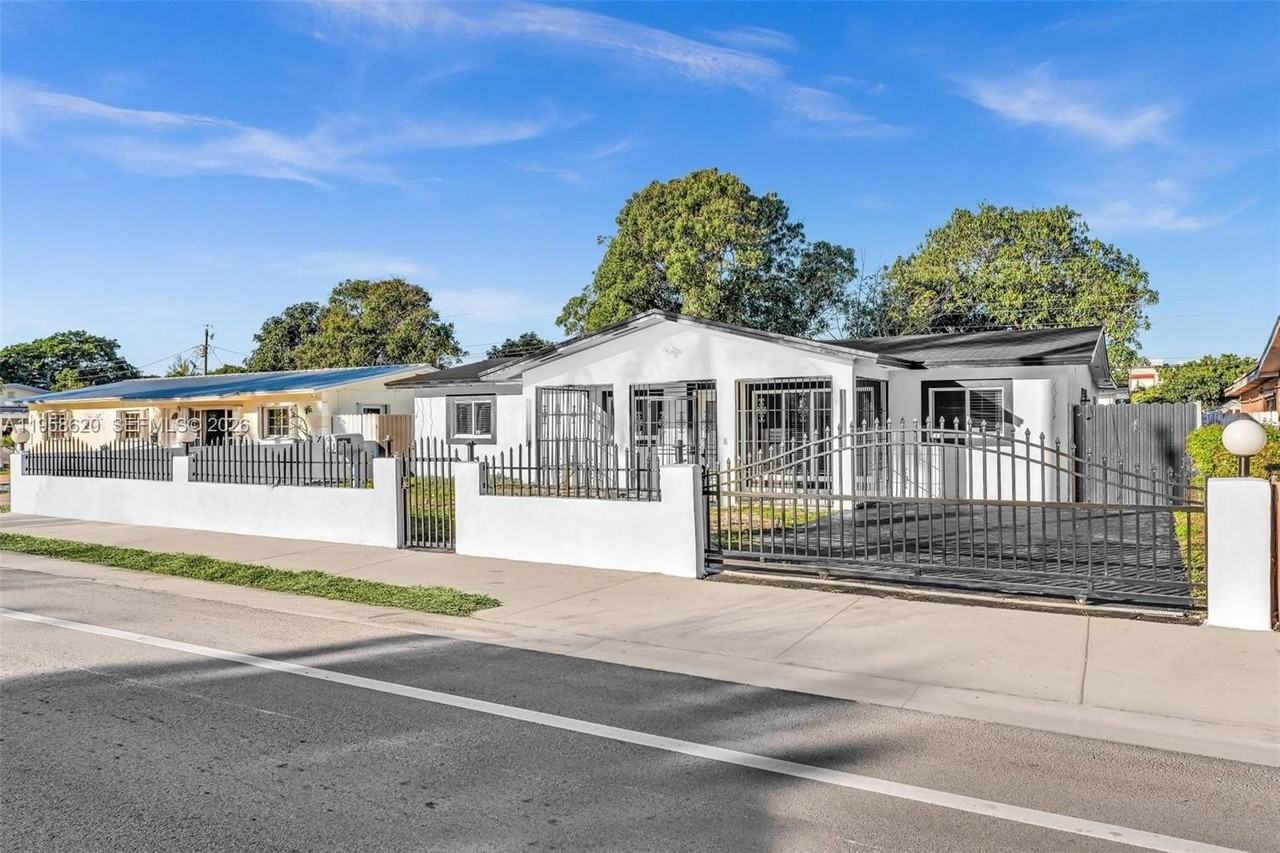 560 N Perviz Ave - Photo 2 of 40